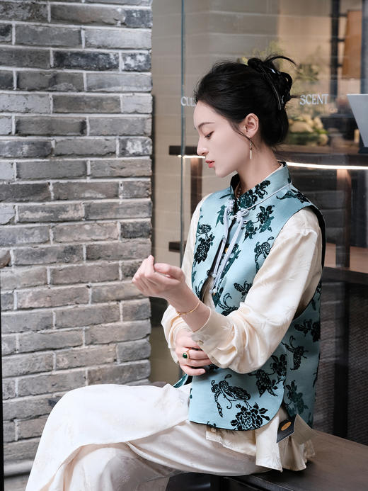 盛唐牡丹| 蝶恋花漳缎双面穿蝴蝶扣马甲 商品图4