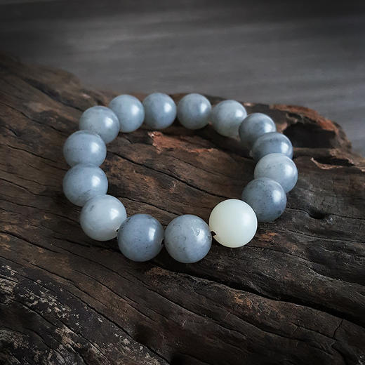 【天然正品】天然无杂裂约11.8MM新疆青花料圆珠和田玉手串16CM（弹力绳）中性现售价：980！特价190824NJ07 商品图2