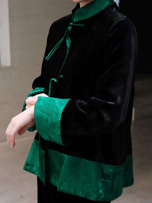 盛唐牡丹| 丝绒配祖母绿蝶恋花纹冠乐绉双面穿外套 商品图3