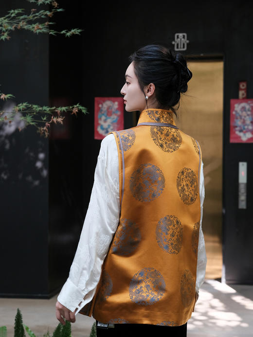 盛唐婧 |中式国风库缎中长马甲-黄色 商品图3