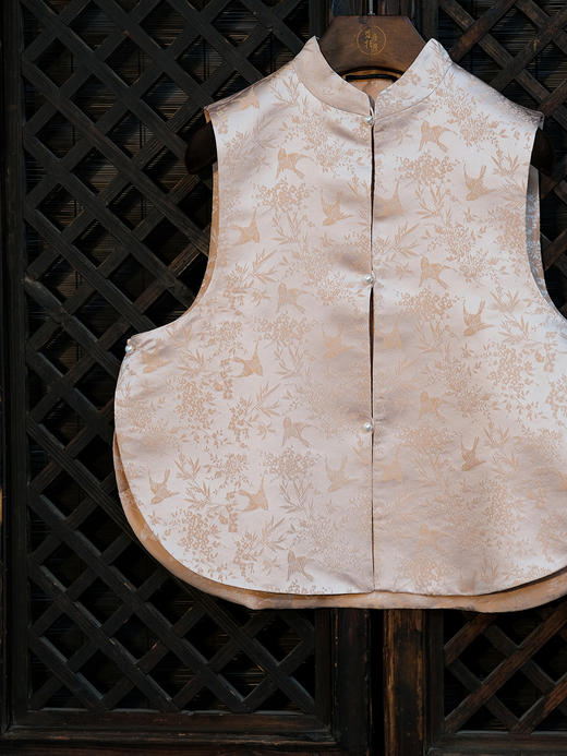 盛唐牡丹| 荷花白喜鹊纹花蕾缎马甲 商品图9