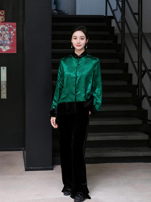 盛唐牡丹| 黑色丝绒松紧腰女裤-祖母绿裤脚口 商品图1