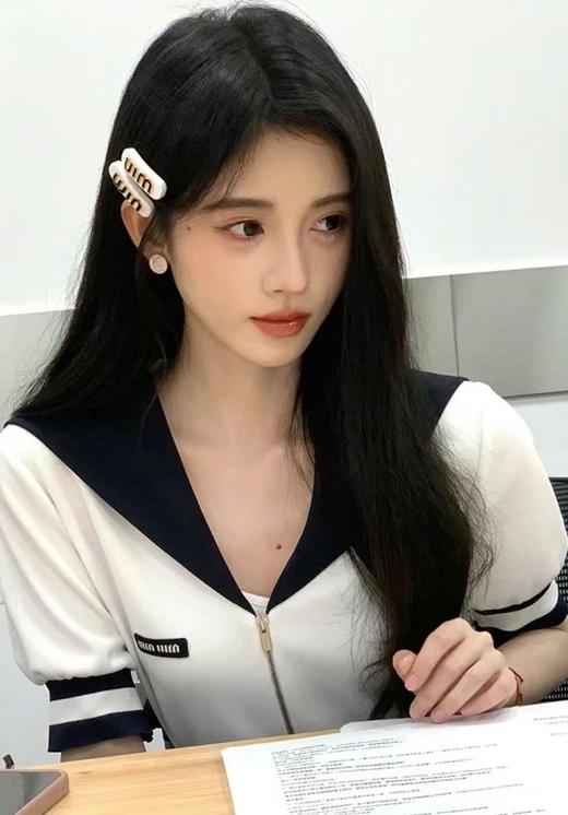 缪缪张元英同款MIU字母水晶树脂玻璃对夹侧边夹发夹（XTY） 商品图5