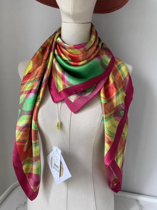 喜得宝经典传承数码分形大方巾 商品图1