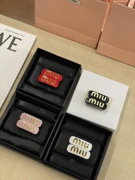 缪缪张元英同款MIU字母水晶树脂玻璃对夹侧边夹发夹（XTY）