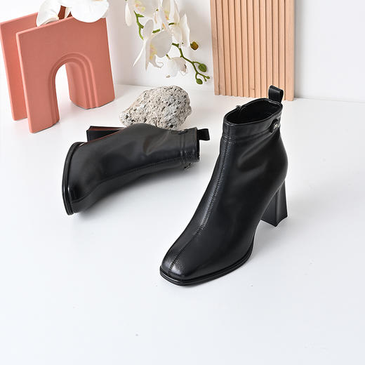 经典鲨2024年冬季新款时尚方头侧拉链高粗跟显瘦加绒保暖时装短靴女KW163-D58111 商品图5