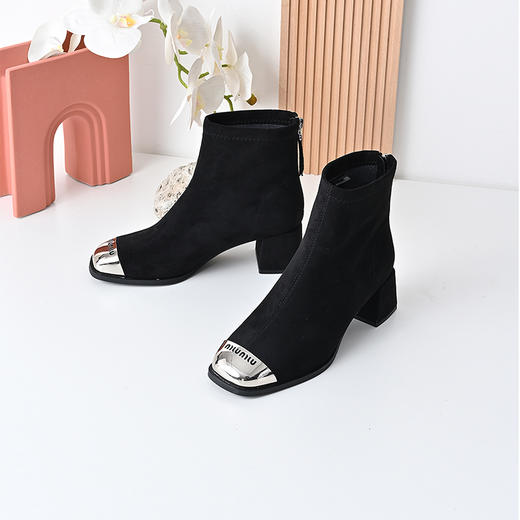 经典鲨2024年冬季新款时尚方头后拉链气质高粗跟加绒保暖显瘦短靴女KW359-D58021 商品图3