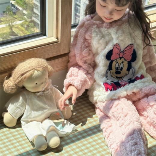 🌈【品牌直发】上衣+裤子速抢59.9❗【三枪&Disney迪士尼联名款儿童插肩袖轻奢睡衣套装】，💥⁭软糯糯的，⁫好暖和❗ ✅100%⁥聚酯纤维面料，⁭随便洗，不变形 商品图3