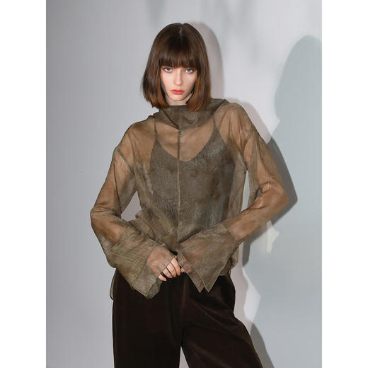 COCOBELLA重工对丝炒色折纸皱晕染微透视高领打底衫SR3075 商品图3