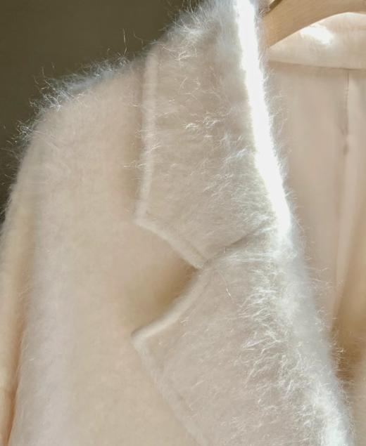 爆单！15天内发完「Lo*o Pi*na同款」红莲拉绒羊绒长款翻领大衣 白色/紫色/灰色 商品图5