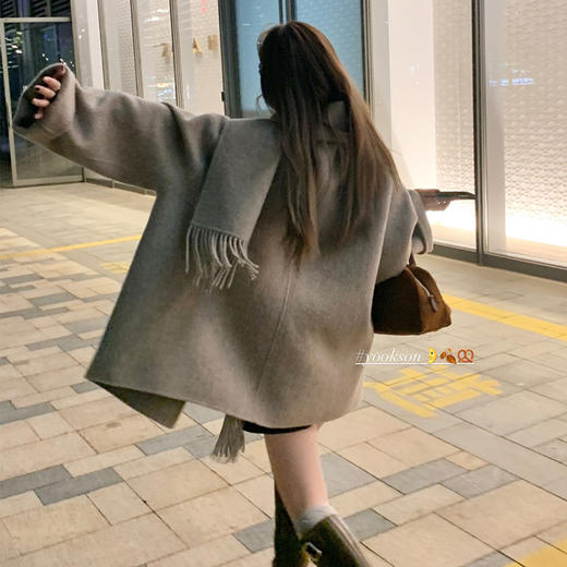 西遇中长款米色斗篷大衣女秋季新款保暖简约设计感毛呢外套SS141158 商品图4