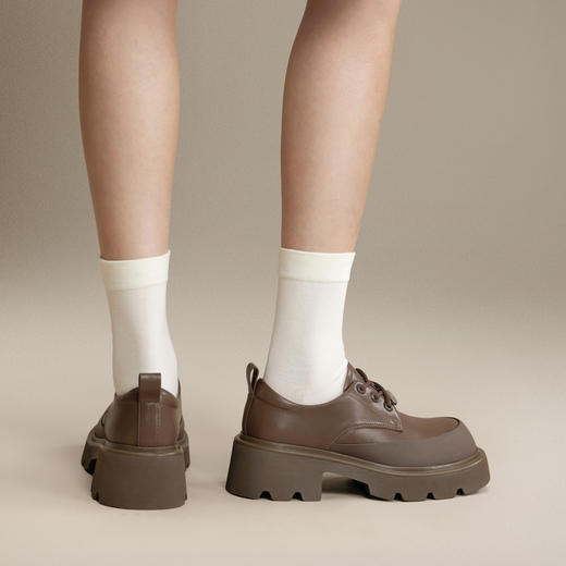 千百度厚底牛津鞋女秋季增高时尚深口JK乐福鞋复古小皮鞋A24455306 商品图4