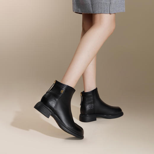 千百度中跟羊皮圆头时装靴女冬季英伦休闲真皮通勤短靴子A24509303 商品图2