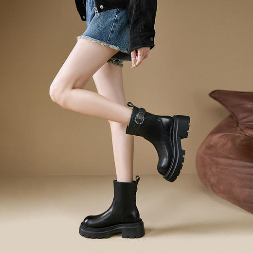西遇厚底短靴女小个子新款秋冬炸街英伦马丁靴黑色圆头瘦瘦靴D3947719 商品图1