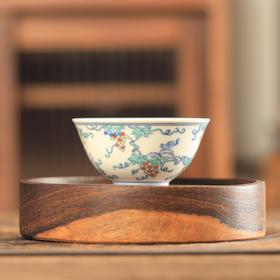 涂杏花斗彩松鼠葡萄杯