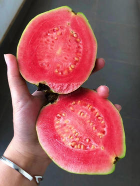 树熟红心芭乐，营养丰富的水果，低糖水果（有大小果，匀属于正常）