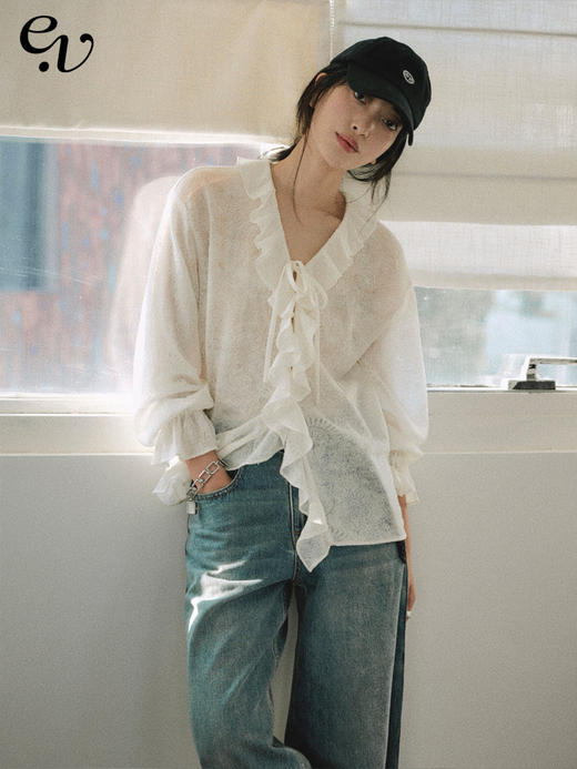 Even Vintage| 浪漫蕾丝 V型荷叶边领羊毛提花轻盈舒适喇叭袖衬衫 商品图0