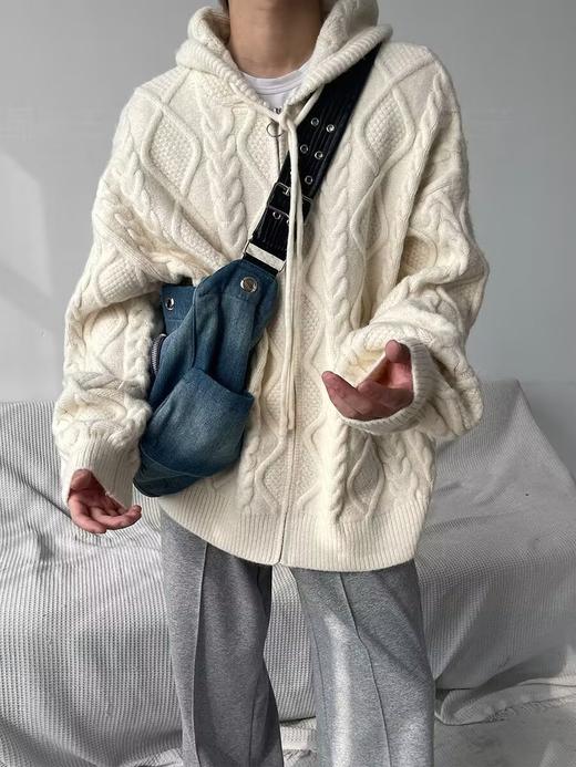 【韩系慵懒风，春秋百搭款】慵懒男孩必备，春秋季新款百搭宽松针织衫毛衣，连帽设计，休闲随性，尽显韩系慵懒风。 商品图7