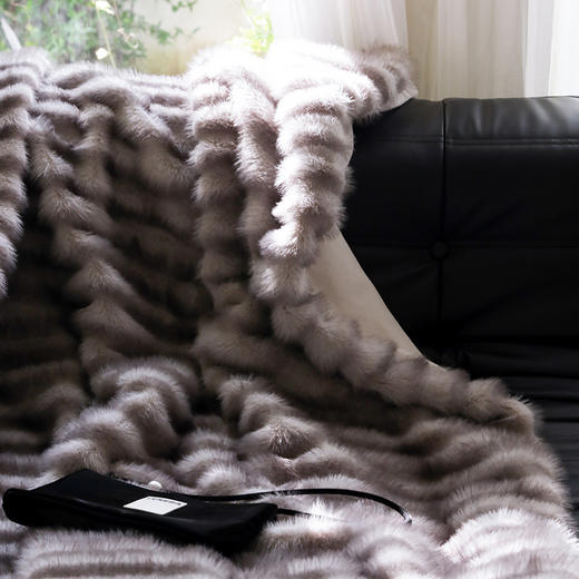 自然醒龙猫貂绒毛毯ins轻奢风环保兔绒毯子可机洗秋冬保暖沙发休闲膝盖盖毯MT 商品图12