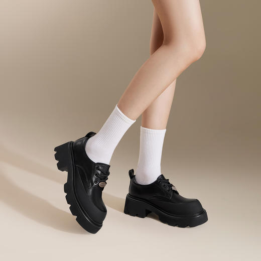 千百度厚底牛津鞋女秋季增高时尚深口JK乐福鞋复古小皮鞋A24455306 商品图2