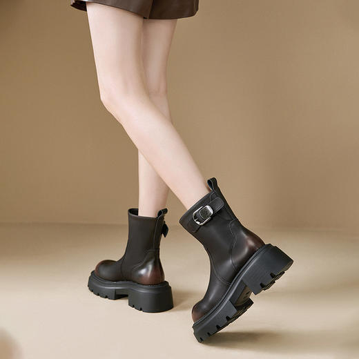 西遇厚底短靴女小个子新款秋冬炸街英伦马丁靴黑色圆头瘦瘦靴D3947719 商品图2