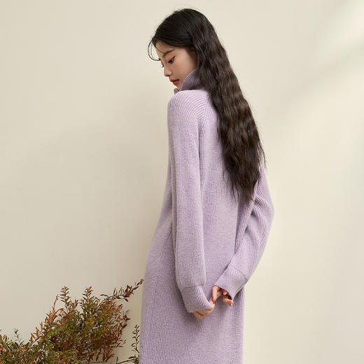 慵懒感半开拉链半高领长袖连衣裙女秋季宽松直筒针织裙V4242911 商品图4