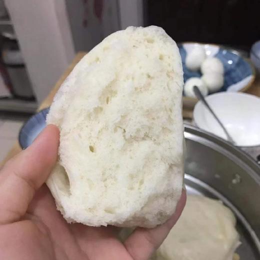 新疆塔城储绿小麦面粉【精制粉】~爱吃各种面食的一定试试新疆面粉，无任何添加剂，更没有漂白粉面，小麦的原色，纯天然，放心吃！ 商品图1