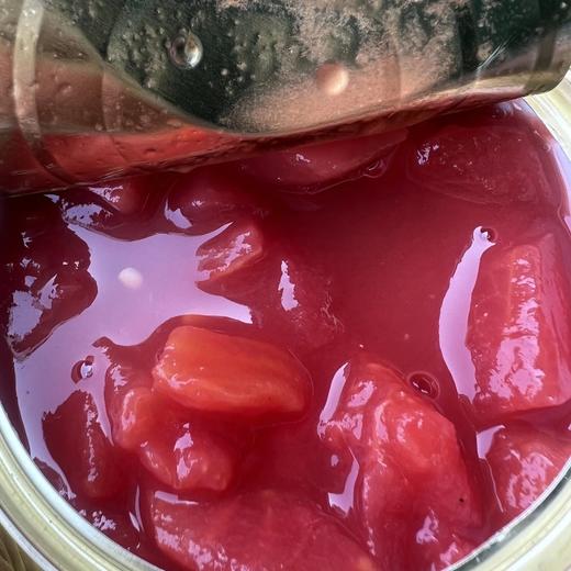 无添加-新疆冠农番茄丁~自然成熟，去皮纯番茄块，无人工色素成分，无防腐剂，口感新鲜，宛如现摘一般。无论炒菜还是烧汤，都别具风味。 商品图1