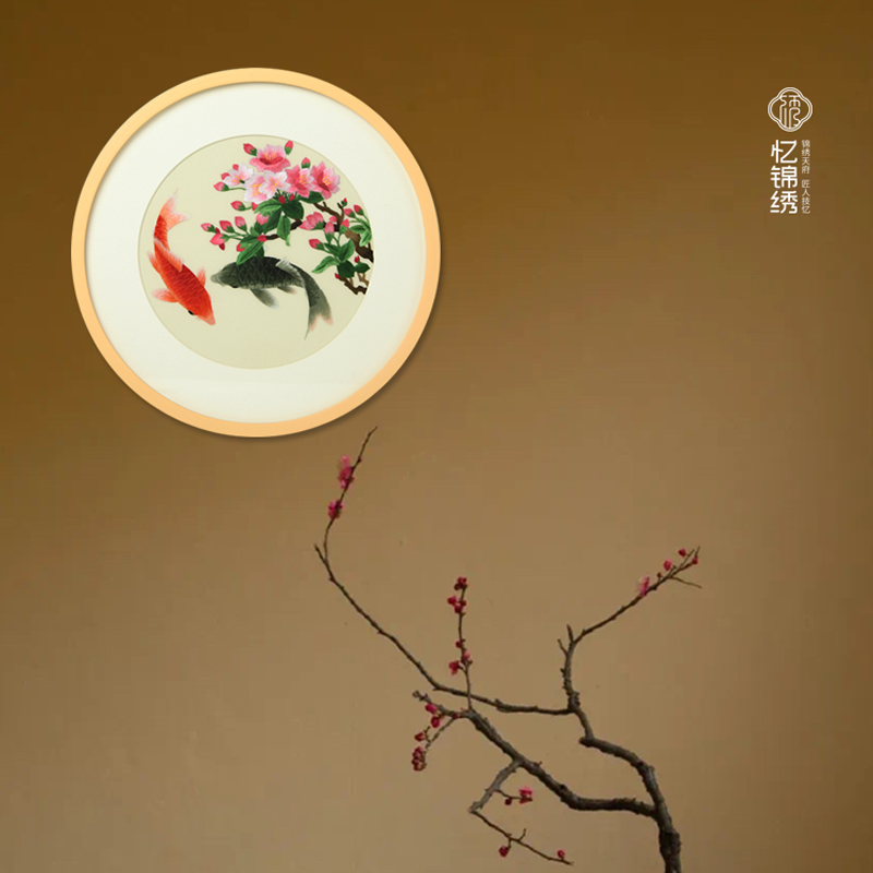 蜀绣单面绣挂屏-锦鲤逐花荫