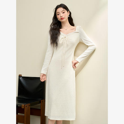 法式浪漫钩花蕾丝纹理磨毛长袖连衣裙女早春针织裙V4243201 商品图3