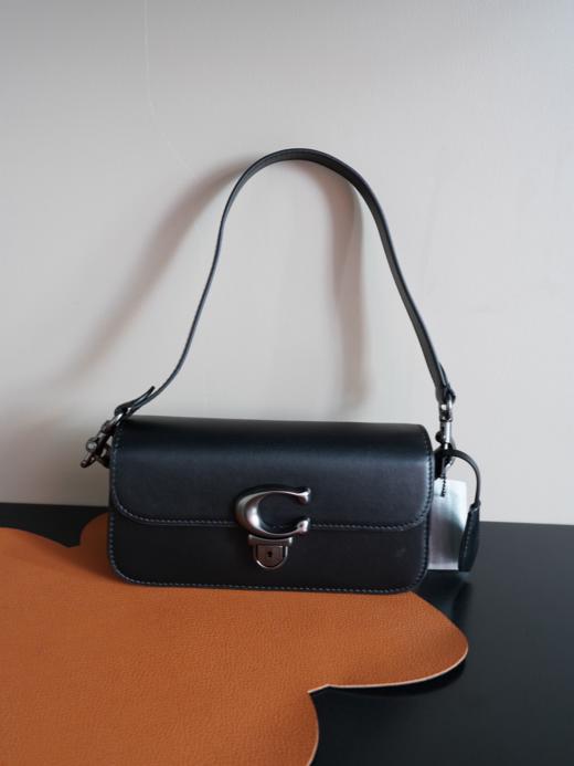 COACH蔻驰 Studio 20 Baguette 纯色C字推钮翻盖开合 牛皮革 手提斜挎单肩包 小号 女款 黑色（CB） 商品图0