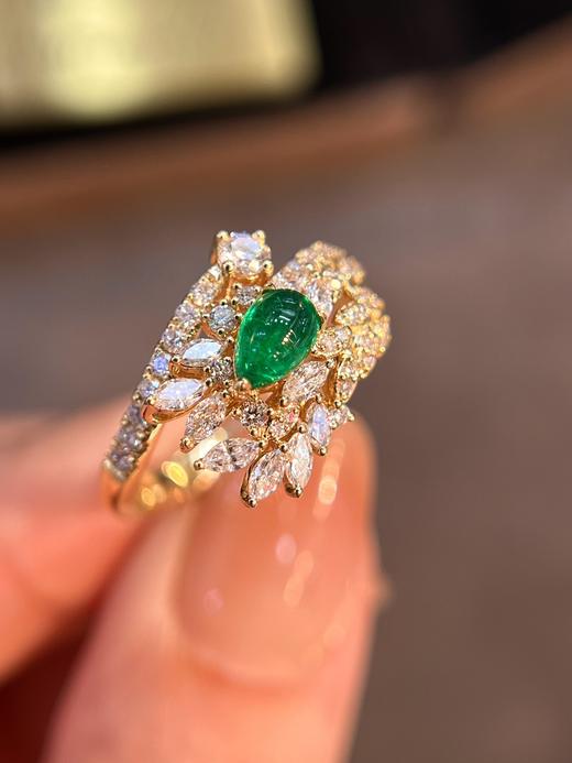 18k金镶嵌潘杰希尔木作绿祖母绿戒指 0.45克拉 商品图3