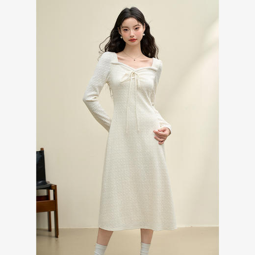 法式浪漫钩花蕾丝纹理磨毛长袖连衣裙女早春针织裙V4243201 商品图1