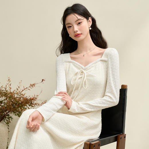 法式浪漫钩花蕾丝纹理磨毛长袖连衣裙女早春针织裙V4243201 商品图2