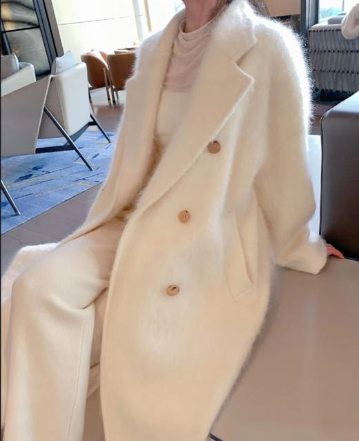 爆单！15天内发完「Lo*o Pi*na同款」红莲拉绒羊绒长款翻领大衣 白色/紫色/灰色 商品图0