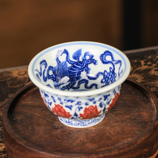 永明尚玩内壁双狮缠枝陶瓷压手杯 商品图7