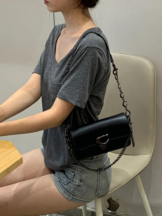 COACH蔻驰 Studio 20 Baguette 纯色C字推钮翻盖开合 牛皮革 手提斜挎单肩包 小号 女款 黑色（CB） 商品图1