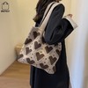 【轻甜手工编织，婉转爱心图案，感受心曼自然】新款ins包包针织包 爱心图案包编织包大容量托特包-QQ 商品缩略图1