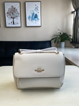 COACH蔻驰 Klare 26 纯色搭扣翻盖开合 牛皮革 单肩斜挎包 中号 女款 粉笔白色（CB）