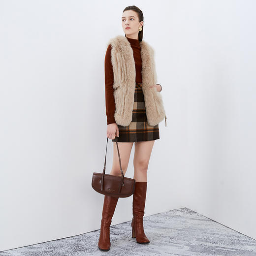 EITIE爱特爱冬款时尚优雅保暖皮草马甲外套女7693313 商品图3