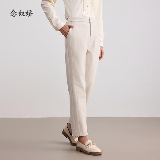 【商场同款】CNT4076“奶油燕麦裤” 质感燕麦色 烟管裤型 双面绒工艺轻盈保暖 秋冬通勤裤 商品图10
