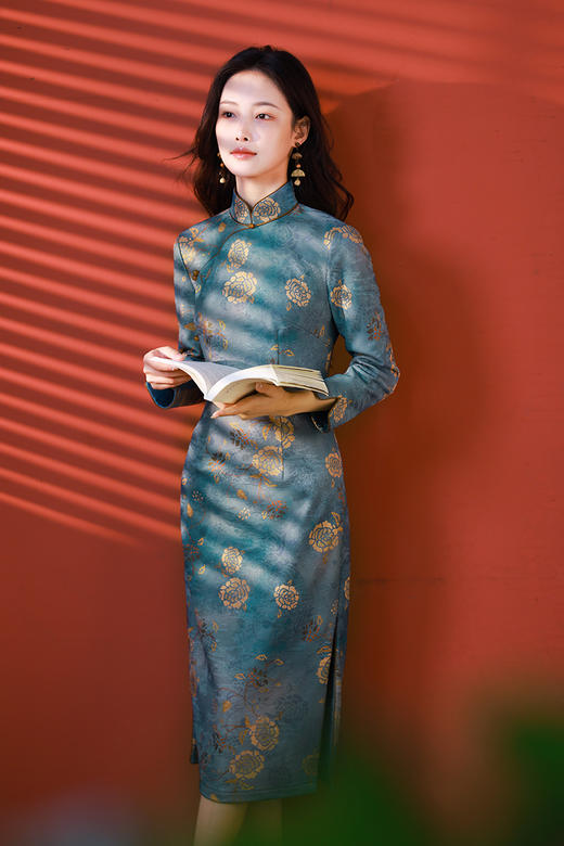 逸红颜明月优选 #仿香云纱缠枝牡丹印花旗袍「洛苒」，璀璨蓝金，古法东方之美 商品图11