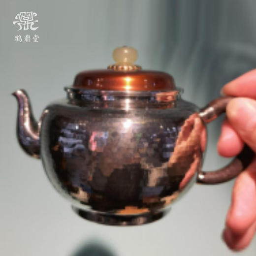 鹤鼎堂银壶于野系列龙旂锤纹錾刻人物急须（缺货） 商品图0