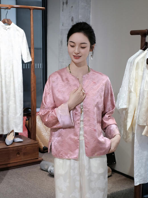 盛唐牡丹 |藕粉色祥云纹宋锦外套 商品图1