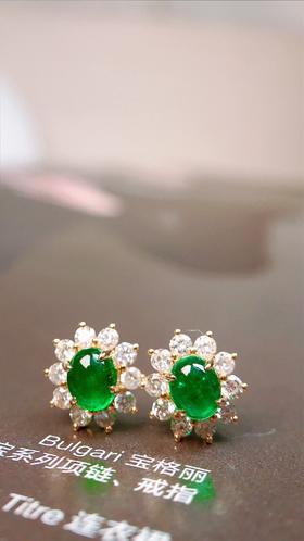 0.79克拉祖母绿耳钉
