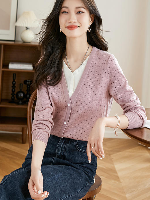 【年终特卖】熙世界V领拼接假两件针织上衣女2025早秋款休闲时尚长袖打底衫 商品图6