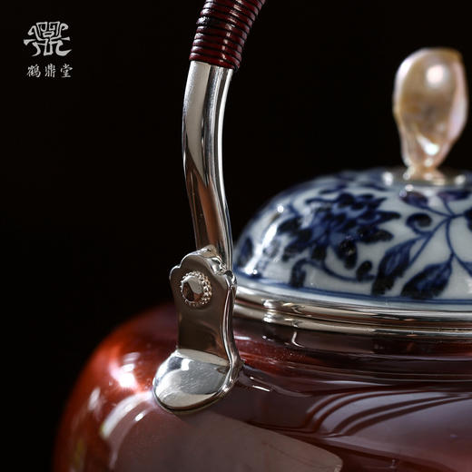 鹤鼎堂银壶于飞系列鱼丽汤沸錾刻天赐遐龄青花瓷盖（铜包银）（缺货） 商品图2