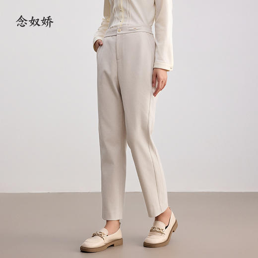 【商场同款】CNT4076“奶油燕麦裤” 质感燕麦色 烟管裤型 双面绒工艺轻盈保暖 秋冬通勤裤 商品图1