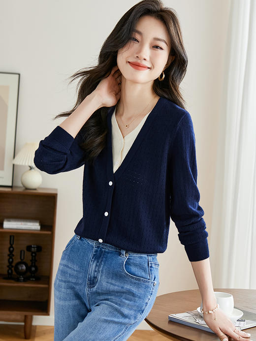 【年终特卖】熙世界V领拼接假两件针织上衣女2025早秋款休闲时尚长袖打底衫 商品图7