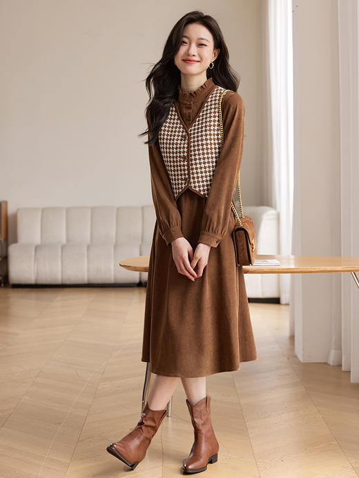【年终特卖】熙世界美拉德穿搭秋冬新款千鸟格马甲磨绒连衣裙两件套装 商品图4